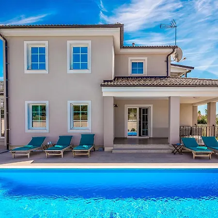 Holiday home Tempera Pula